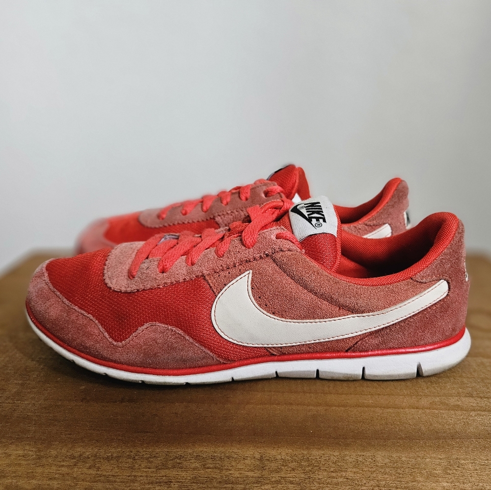 Nike Womens Size 9 Victoria Red Suede Sneakers